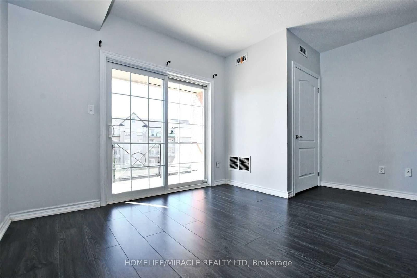 39 Ferndale Drive S, Unit 303 thumbnail 17