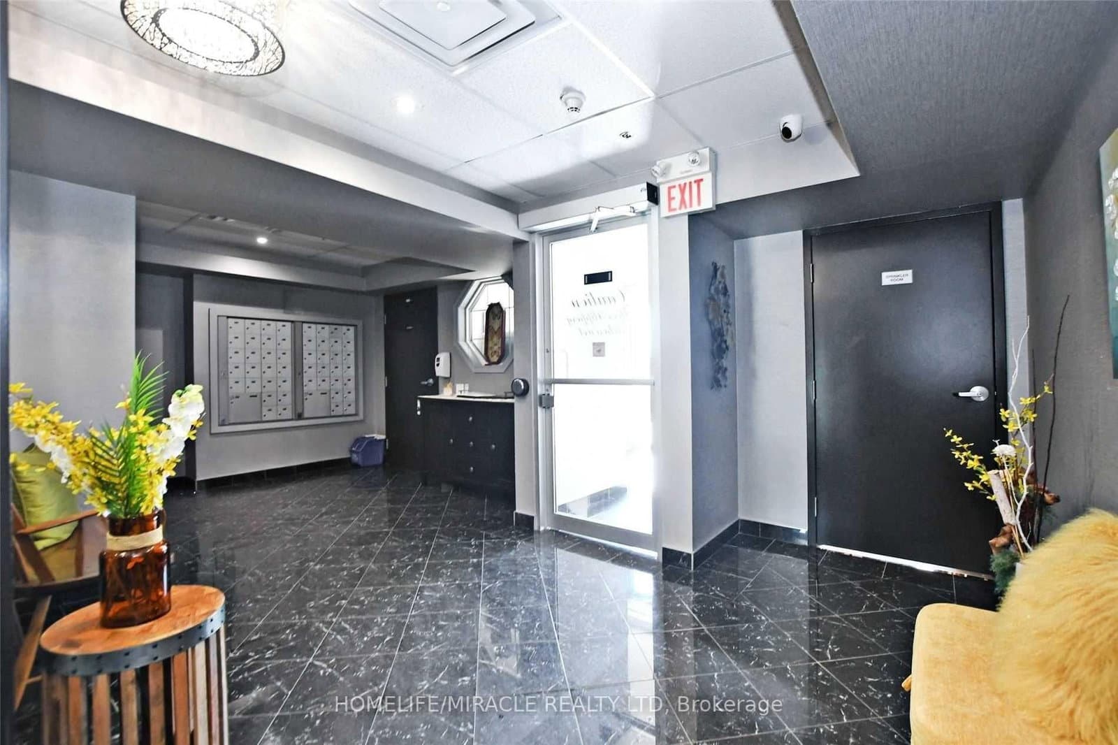 39 Ferndale Drive S, Unit 303 thumbnail 2