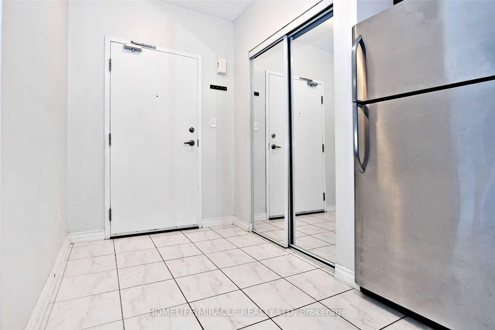 39 Ferndale Drive S, Unit 303 thumbnail 4