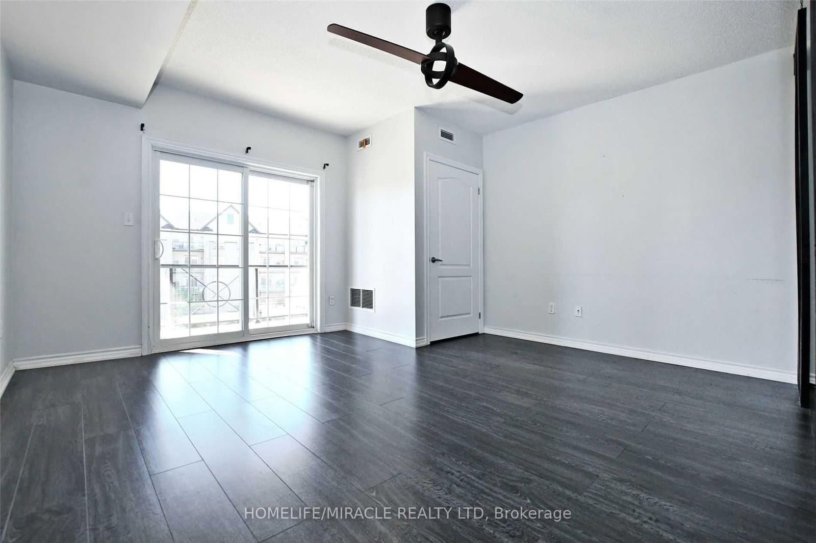 39 Ferndale Drive S, Unit 303 thumbnail 6