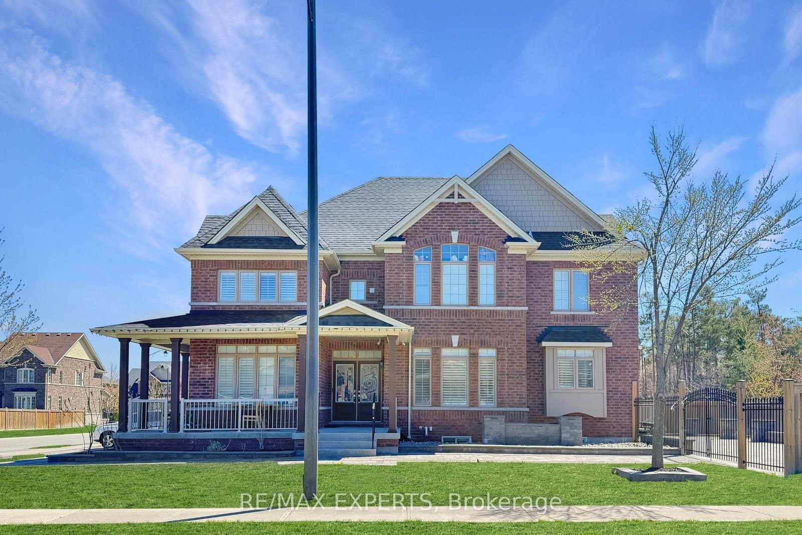 22 Travers Gate - Image 1