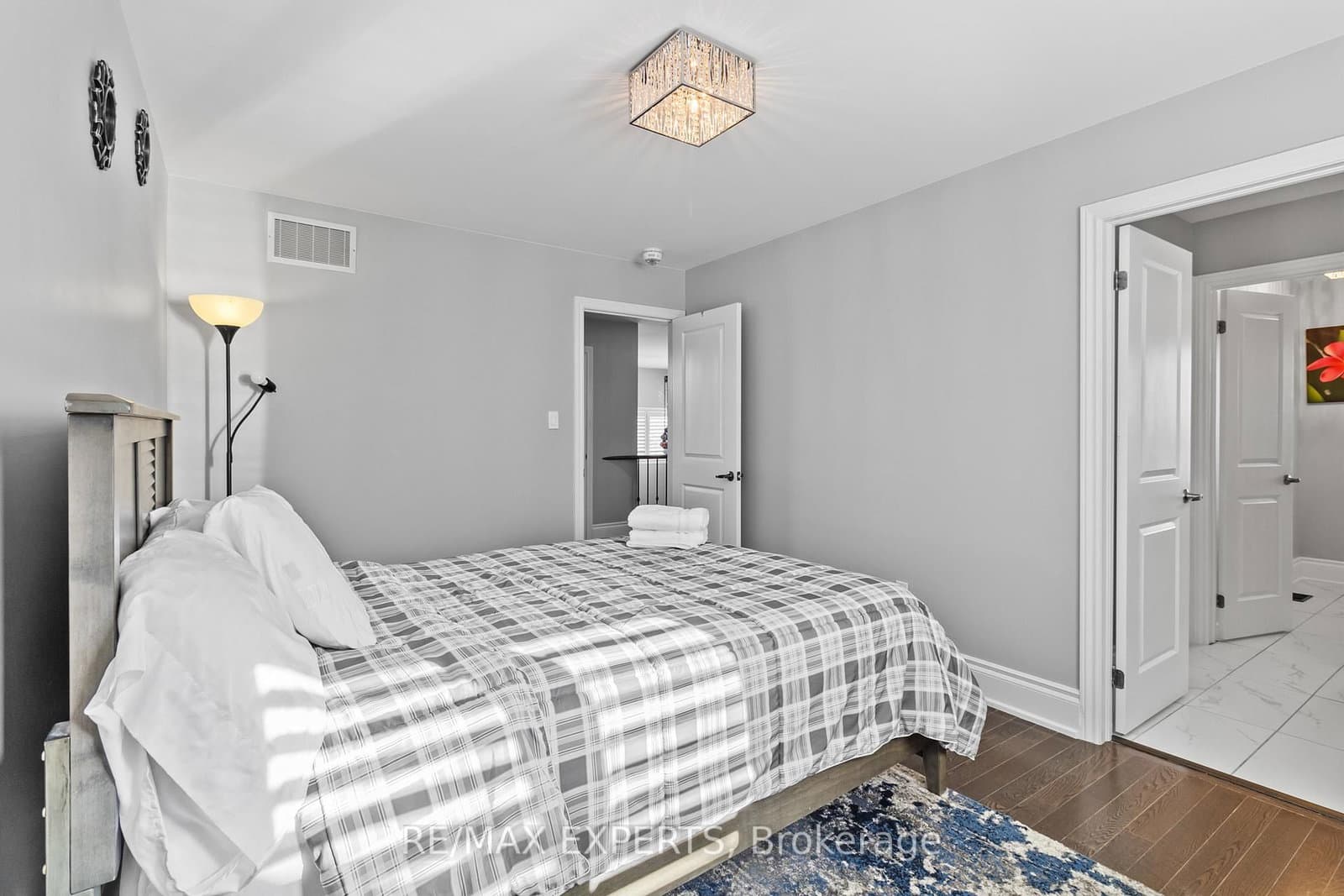 22 Travers Gate thumbnail 23