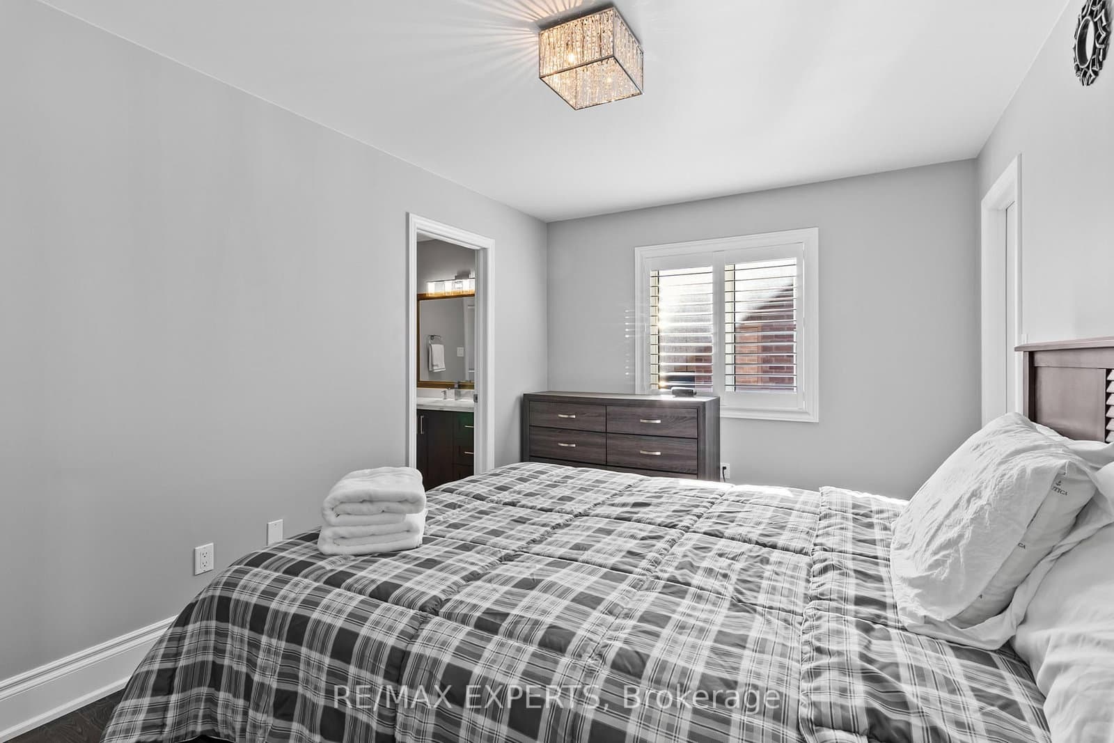 22 Travers Gate thumbnail 25