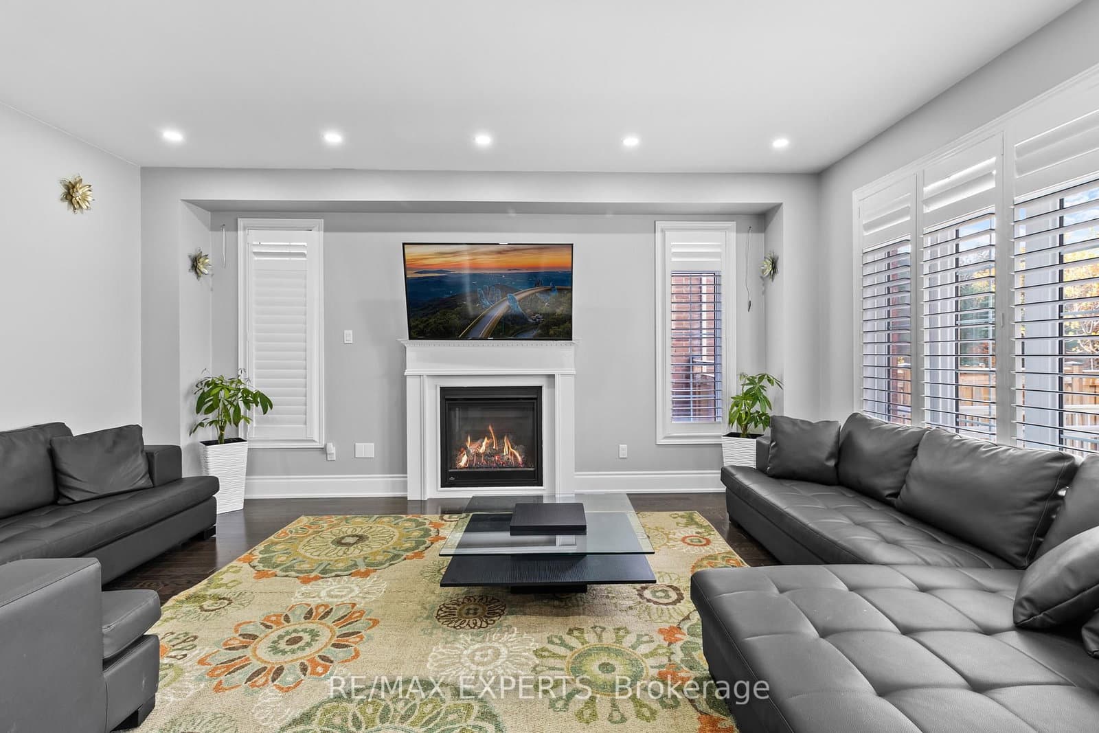 22 Travers Gate thumbnail 5