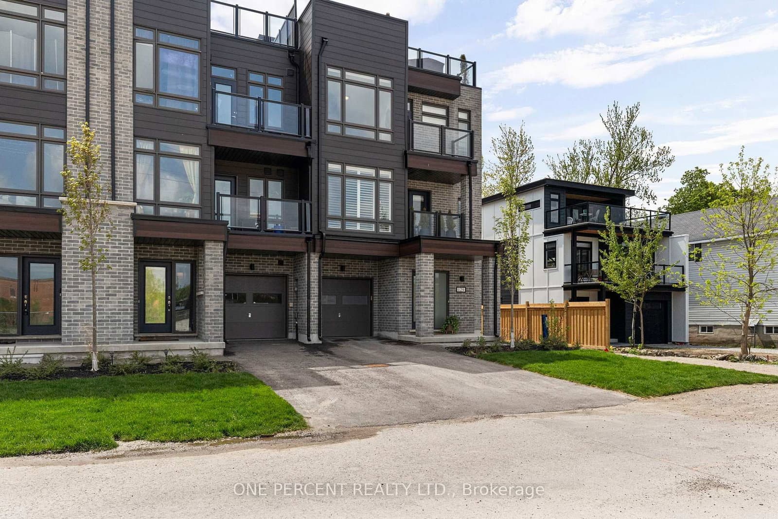 129 Colborne Street E thumbnail 3