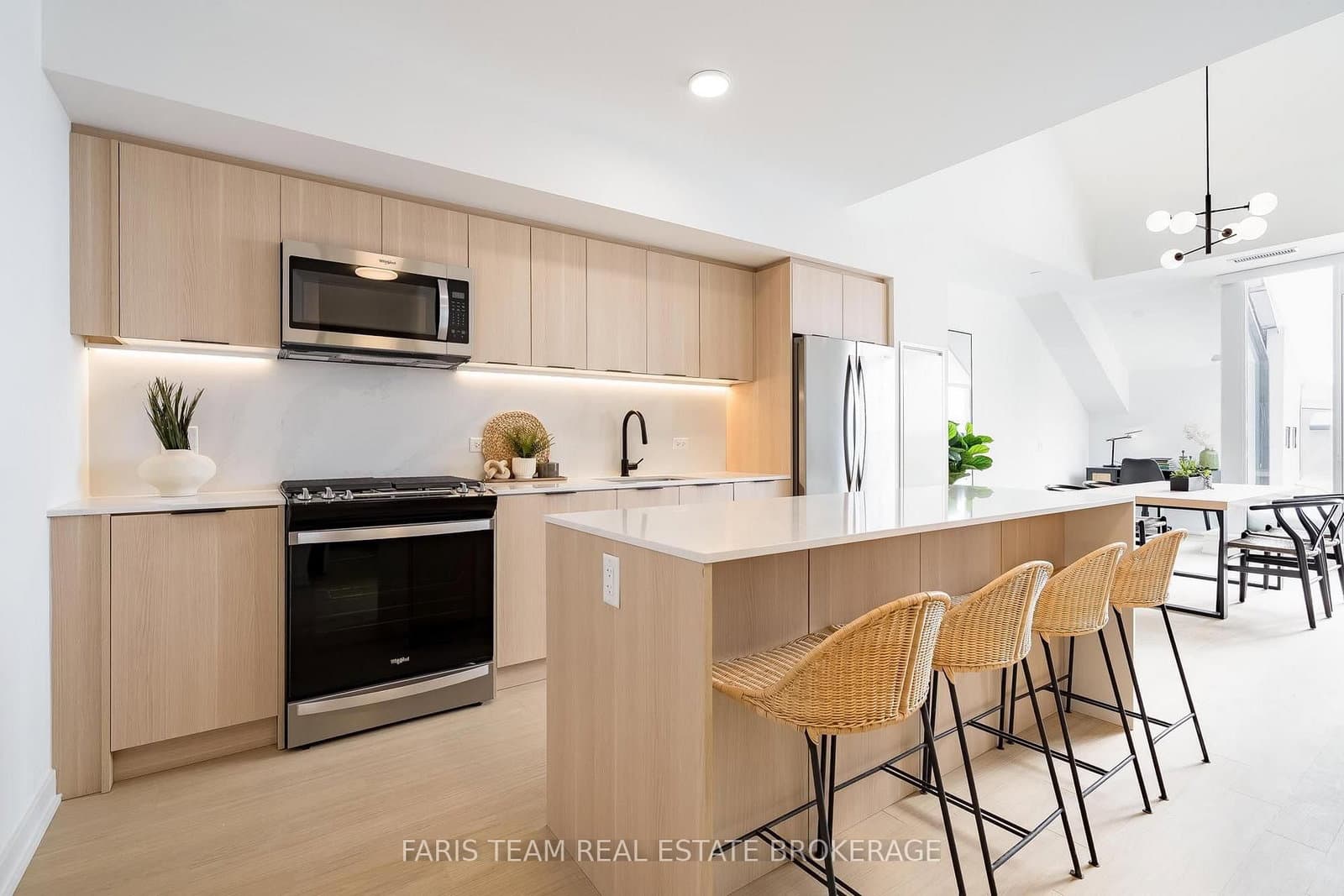 31 Huron Street, Unit 611 thumbnail 9