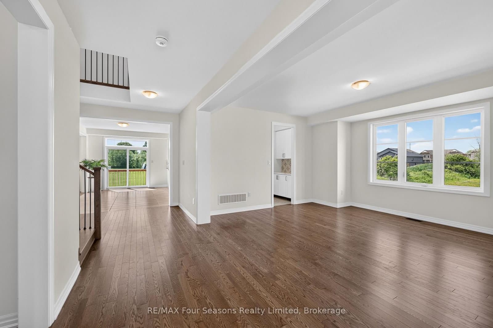 203 Coates Drive thumbnail 10