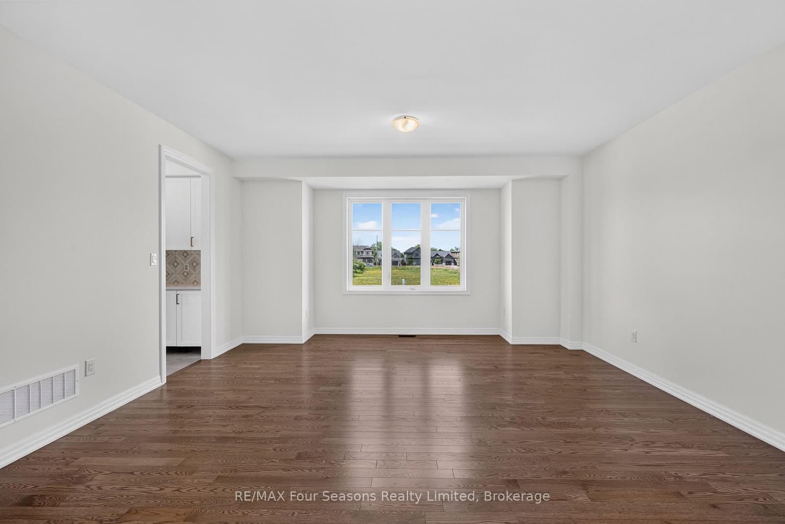 203 Coates Drive thumbnail 11