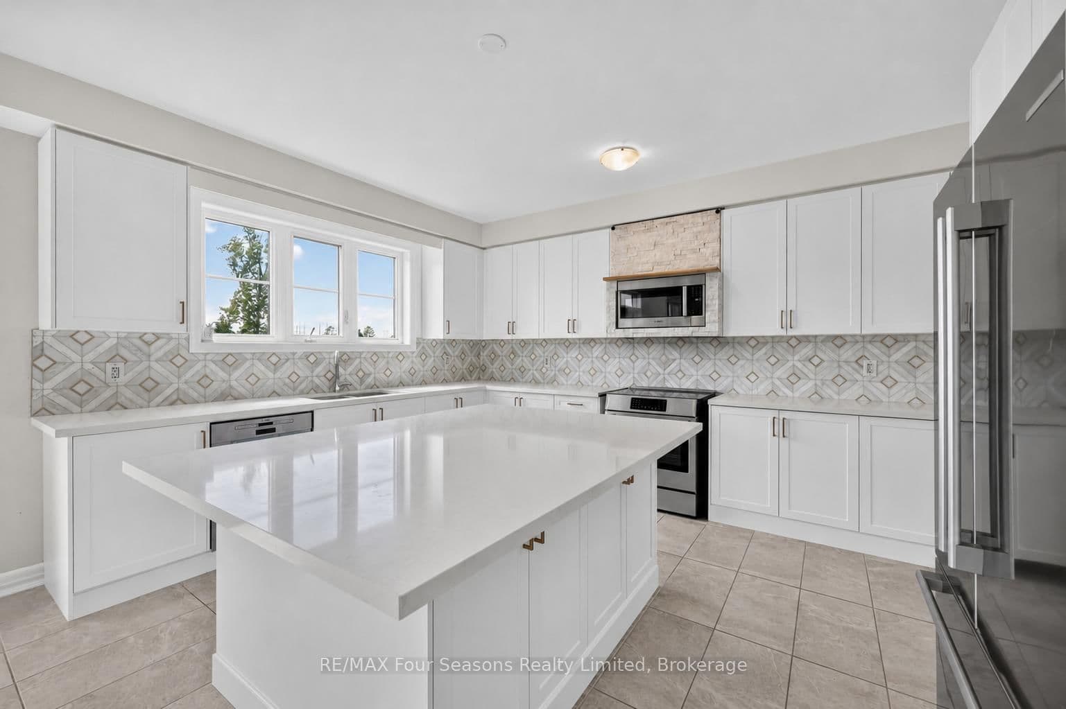 203 Coates Drive thumbnail 14