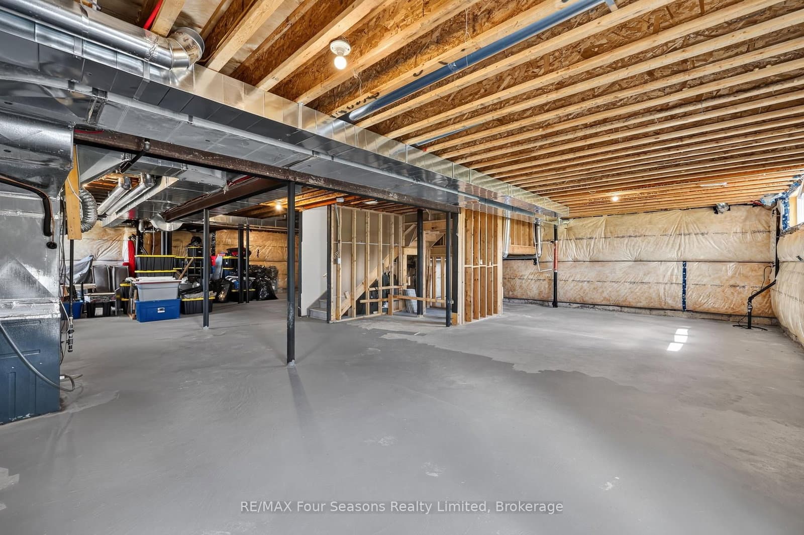 203 Coates Drive thumbnail 38