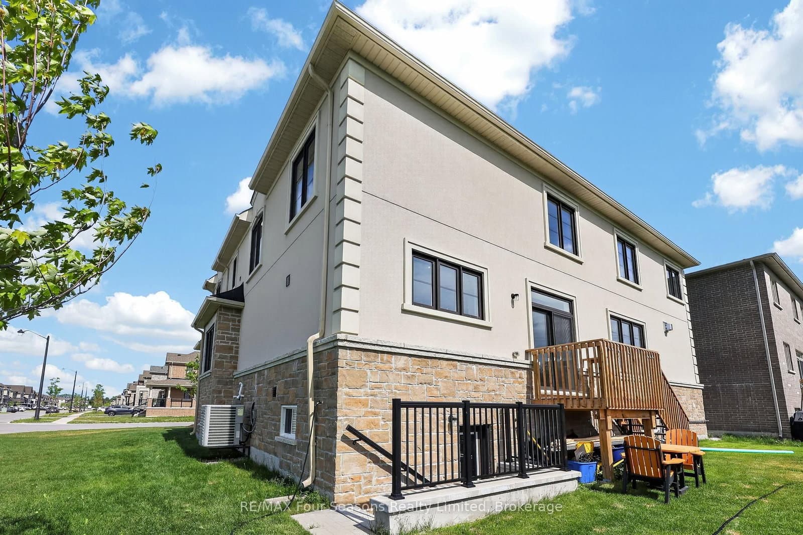 203 Coates Drive thumbnail 43