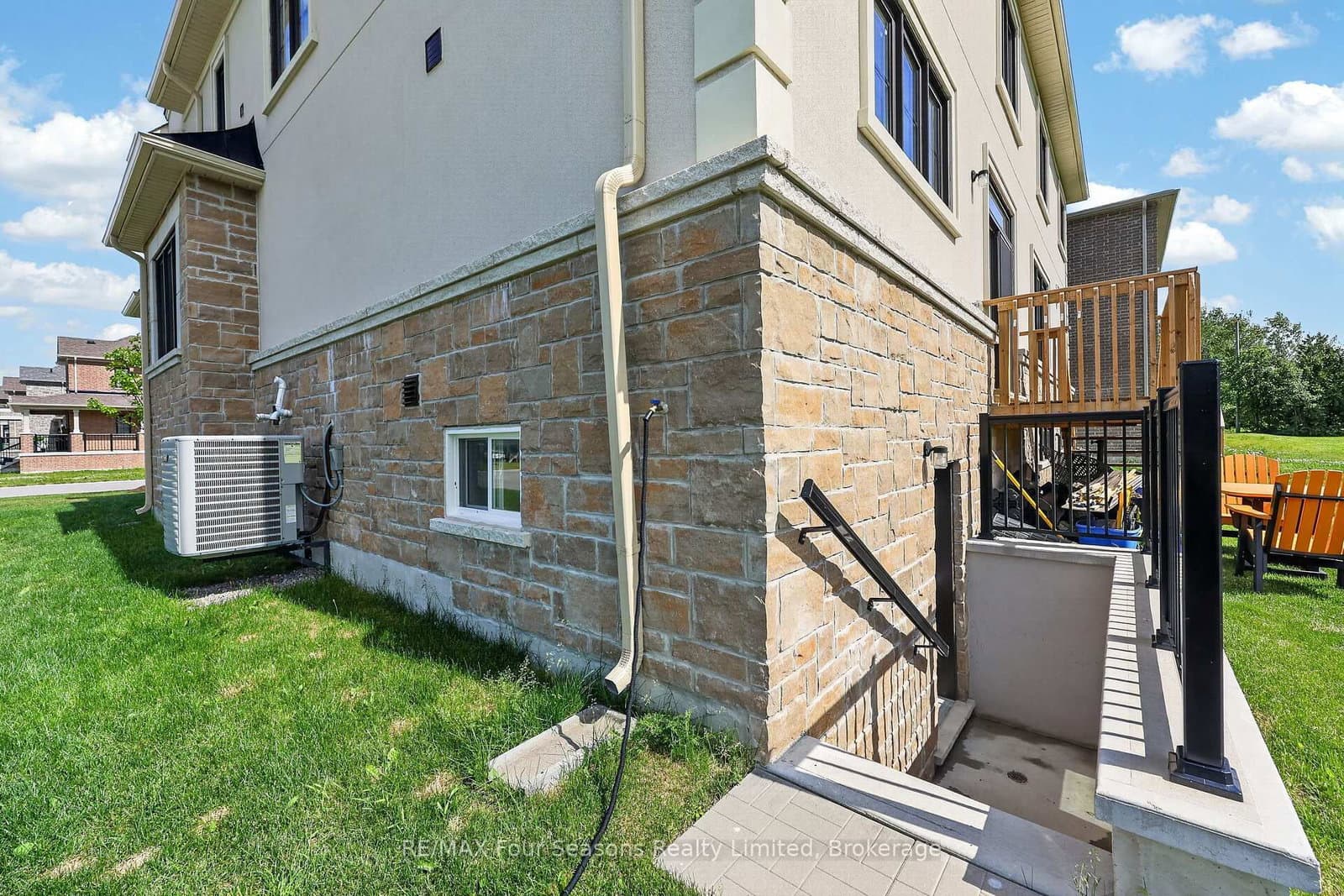 203 Coates Drive thumbnail 44