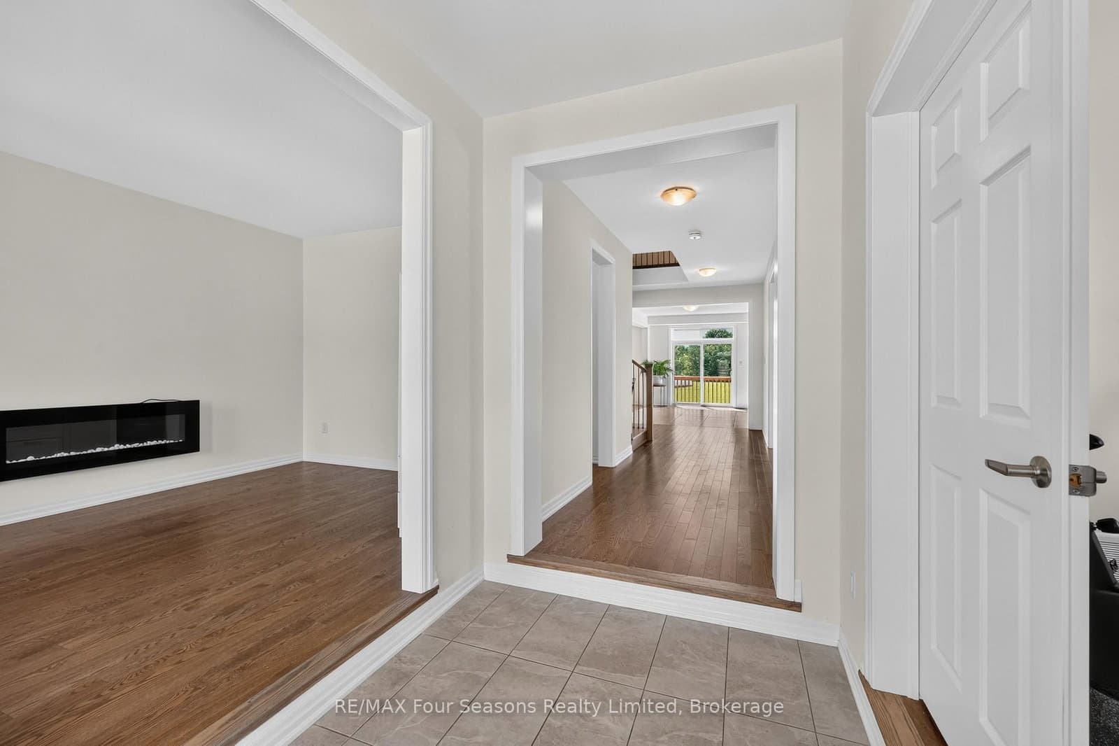 203 Coates Drive thumbnail 7
