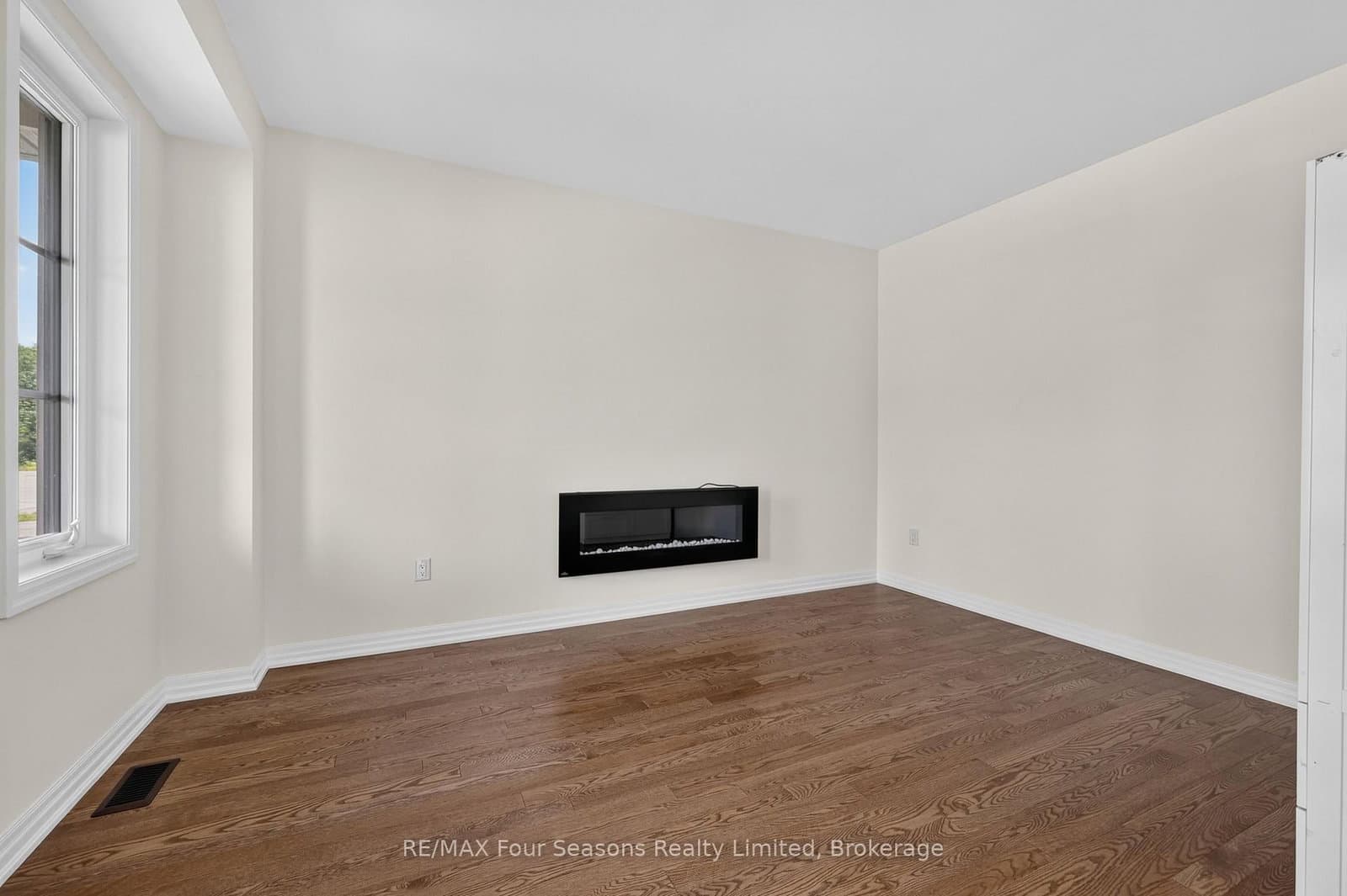203 Coates Drive thumbnail 8