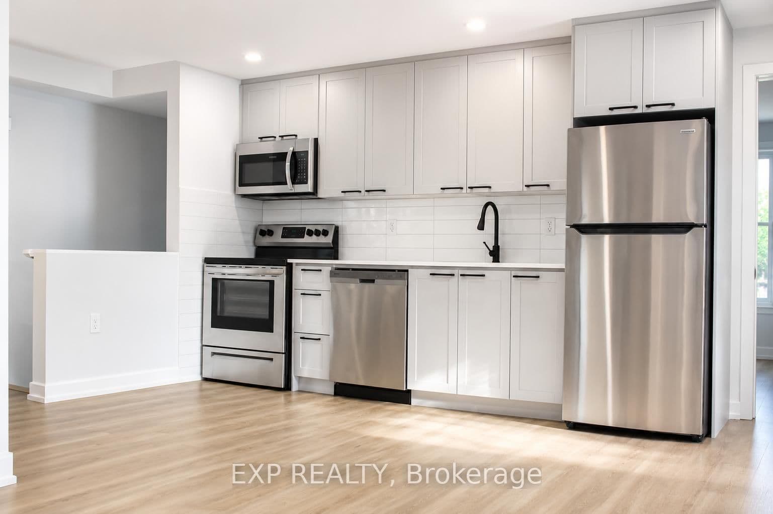 33 Front Street N, Unit Unit #3 thumbnail 2
