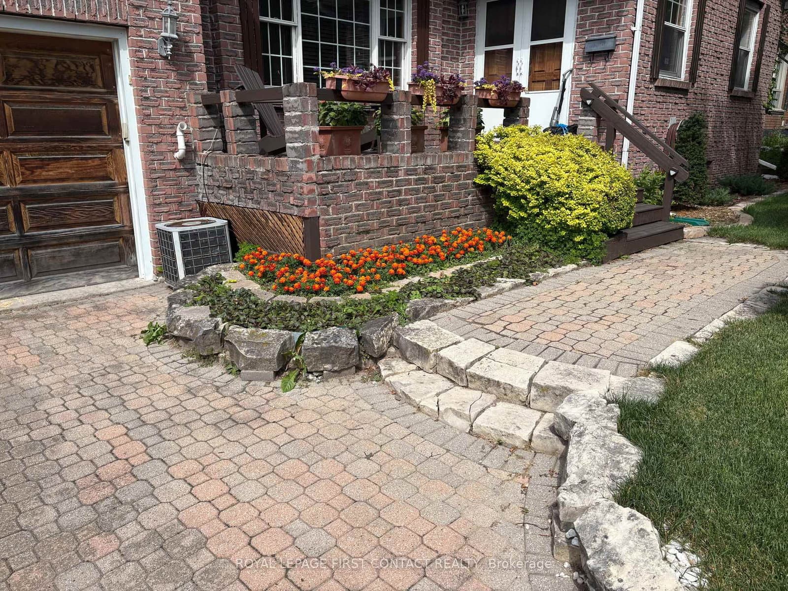 104 Eccles Street N thumbnail 7