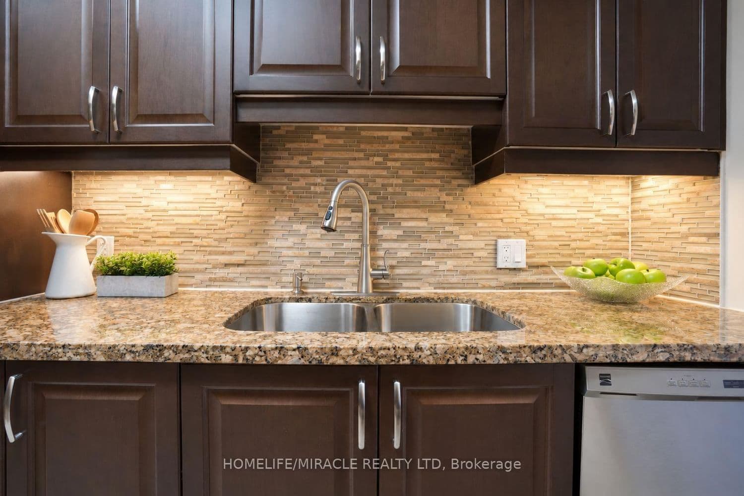39 Ferndale Drive S, Unit 312 thumbnail 7