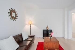 216 Warden Street thumbnail 4