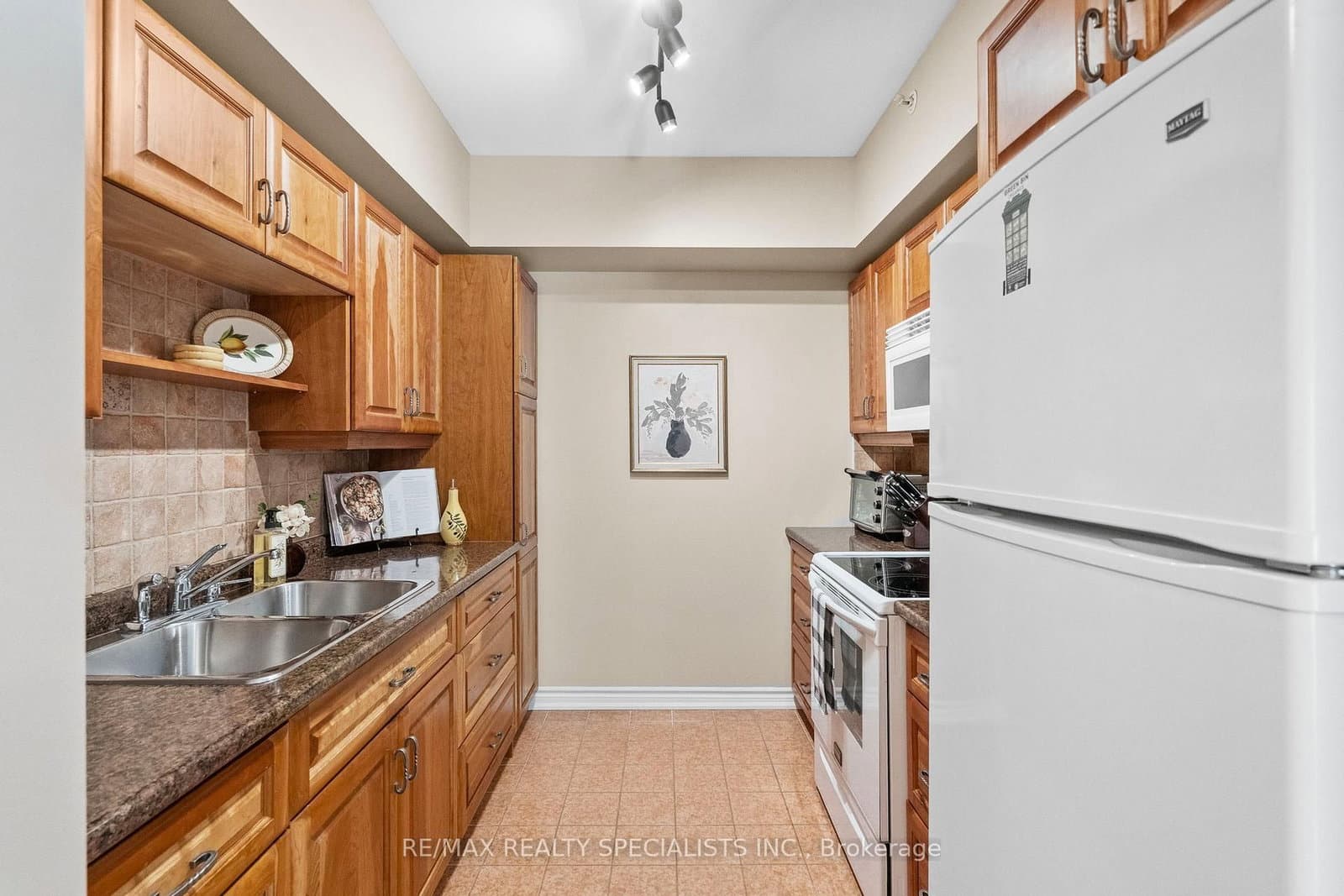 41 Ferndale Drive S, Unit 408 thumbnail 17