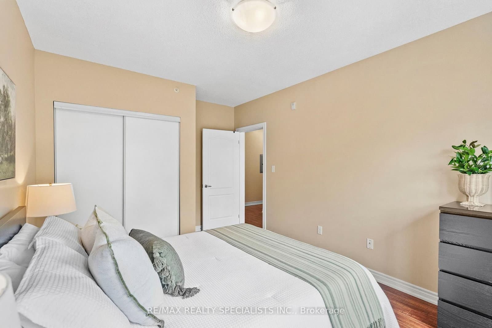 41 Ferndale Drive S, Unit 408 thumbnail 25