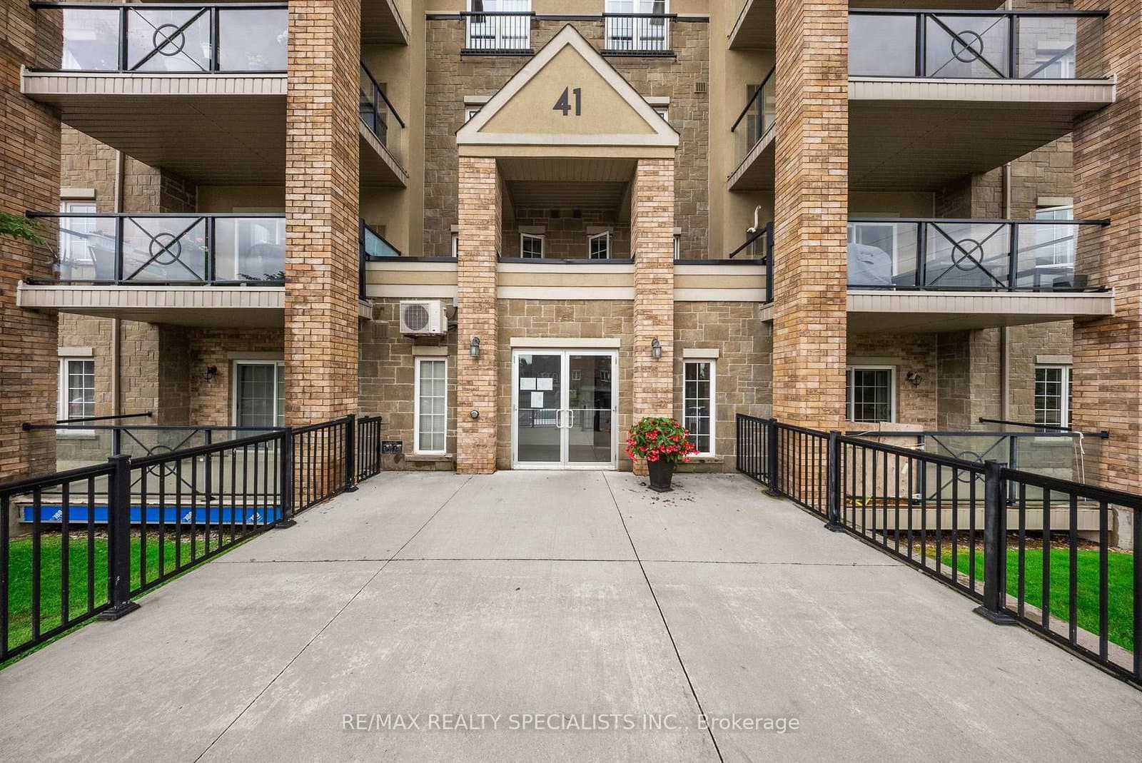 41 Ferndale Drive S, Unit 408 thumbnail 33