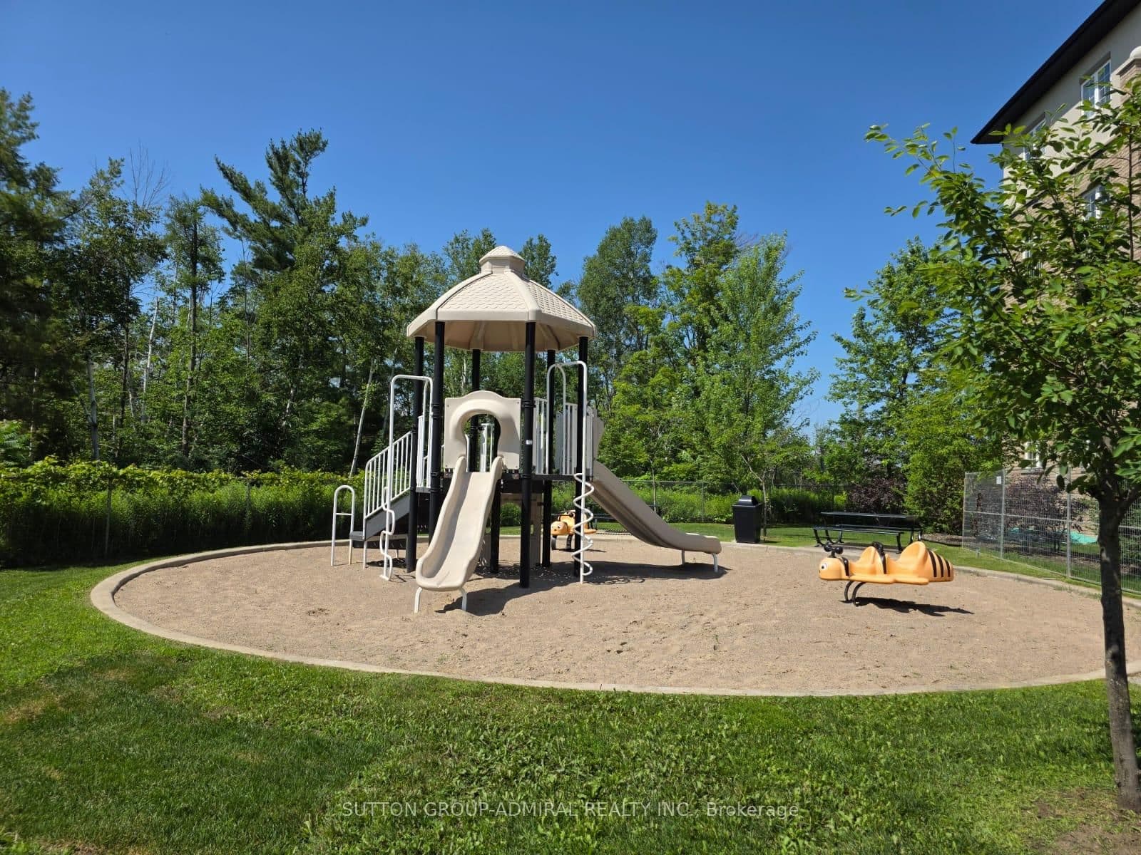 40 Ferndale Drive, Unit 304 thumbnail 16