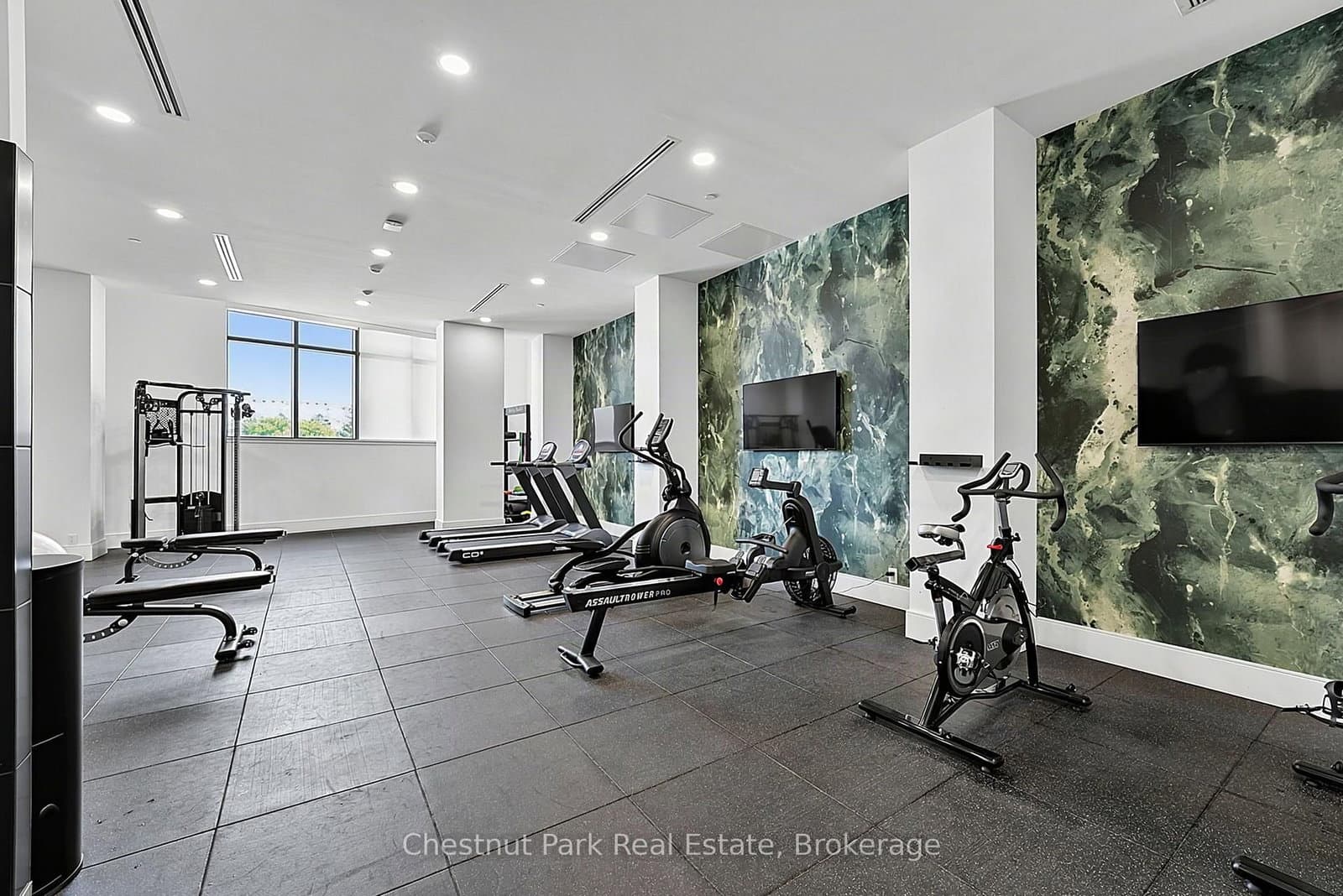 31 Huron Street, Unit 618 thumbnail 38