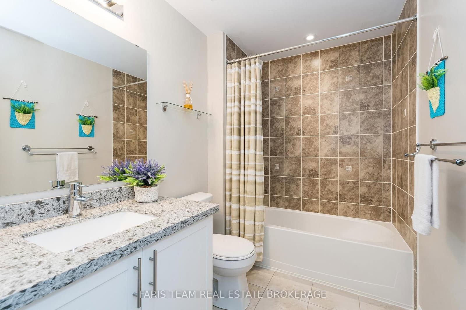 40 Ferndale Drive S, Unit 210 thumbnail 19