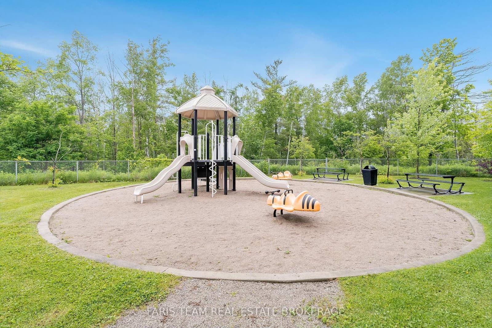 40 Ferndale Drive S, Unit 210 thumbnail 28