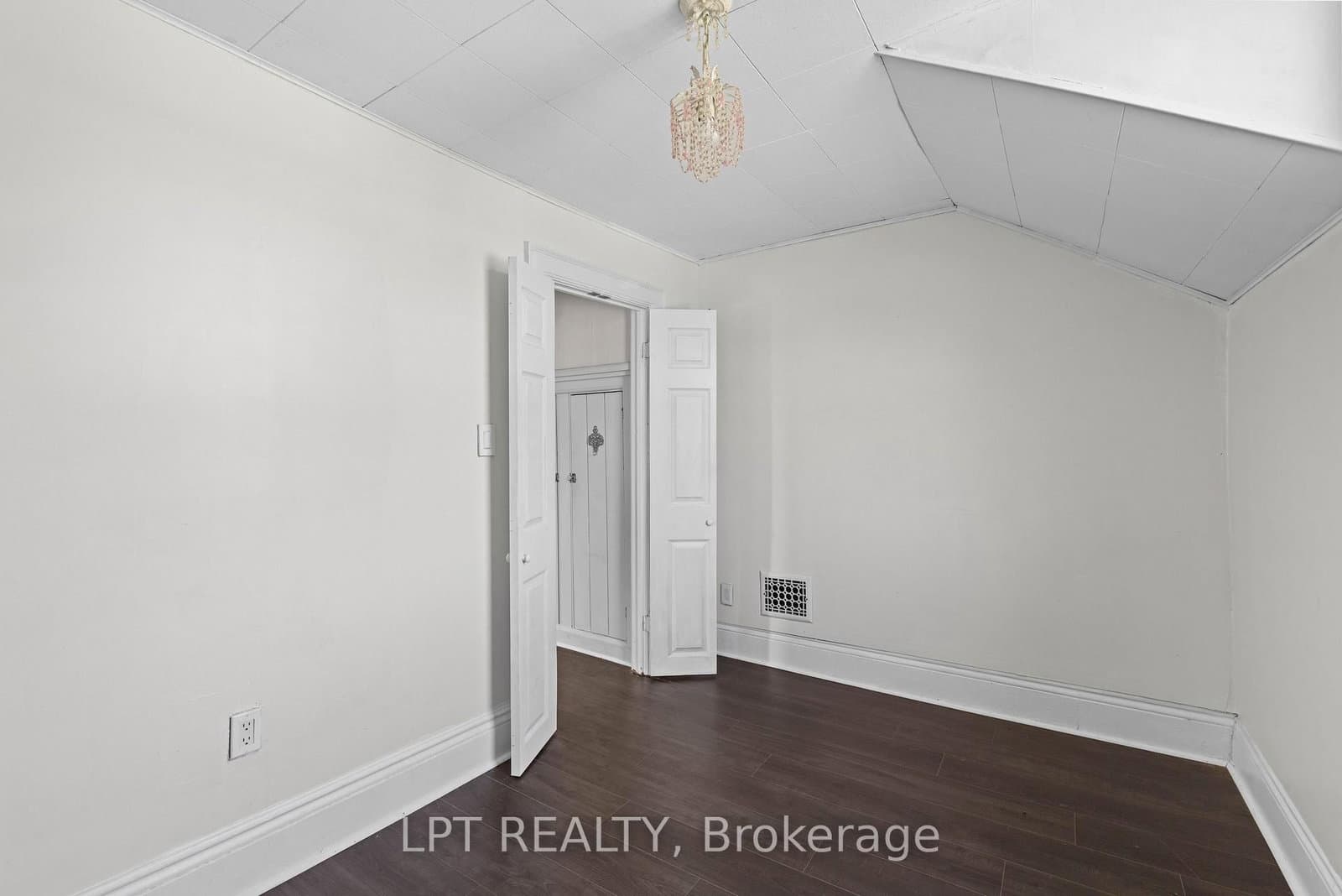 52 Parkside Drive E thumbnail 35