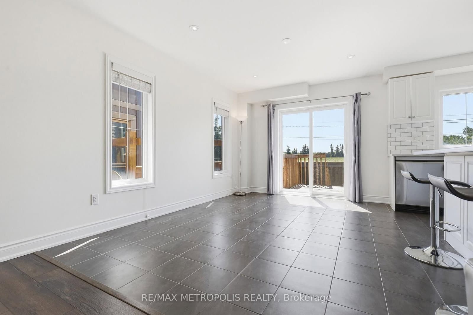 34 Robertson Street thumbnail 14
