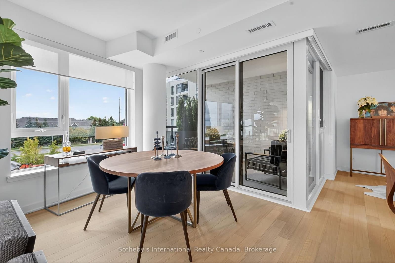 31 Huron Street, Unit 224 thumbnail 10