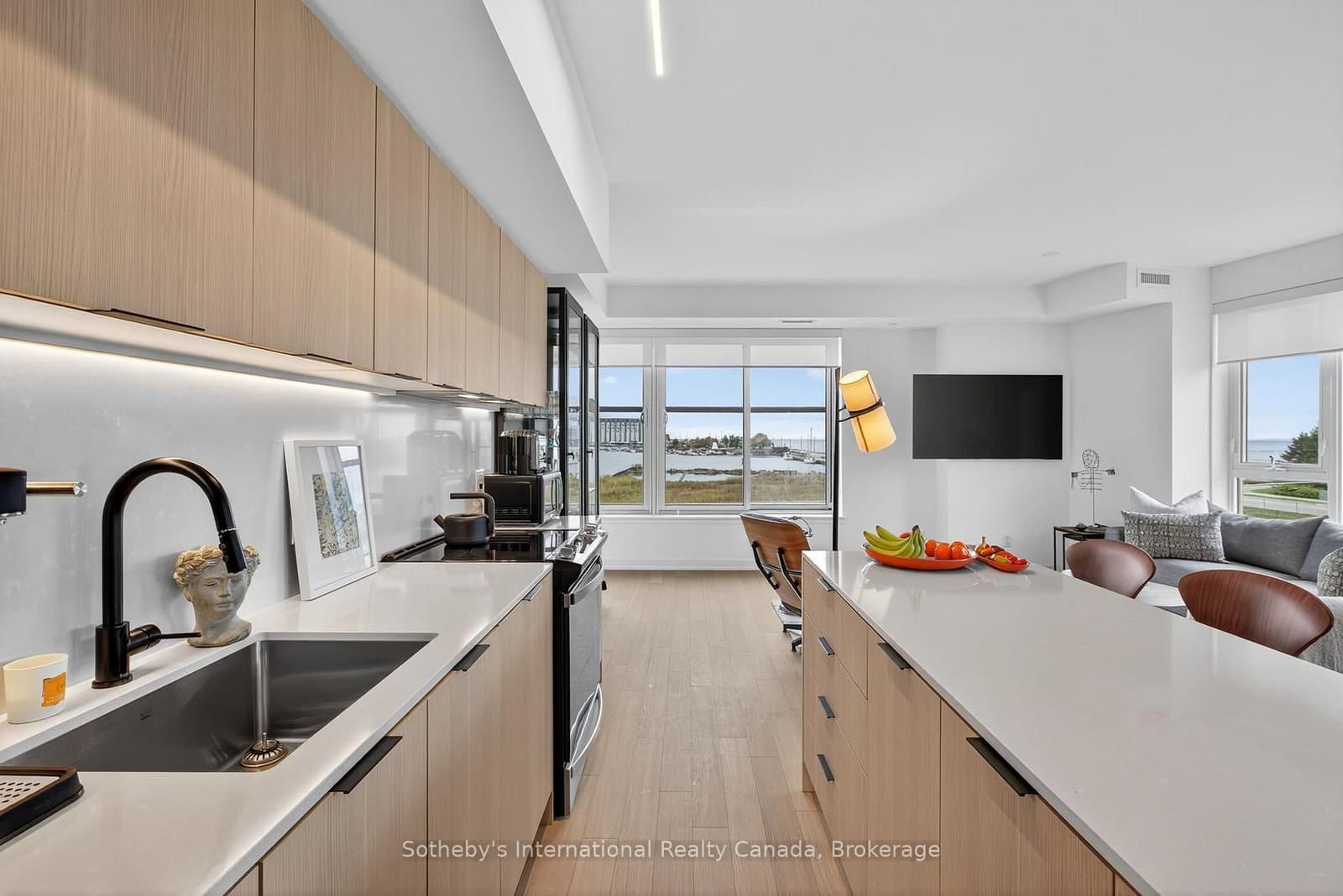 31 Huron Street, Unit 224 thumbnail 13