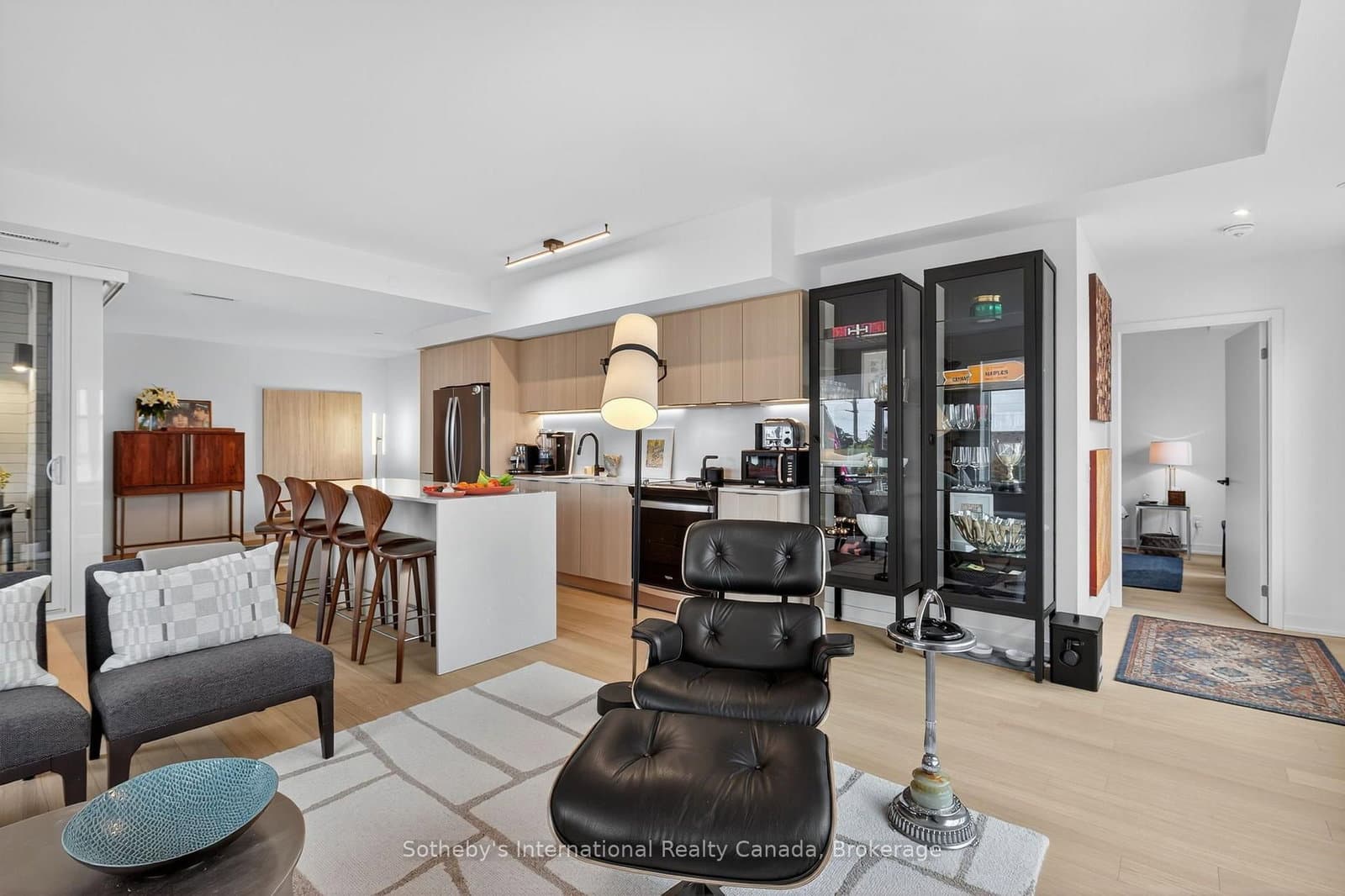 31 Huron Street, Unit 224 thumbnail 16