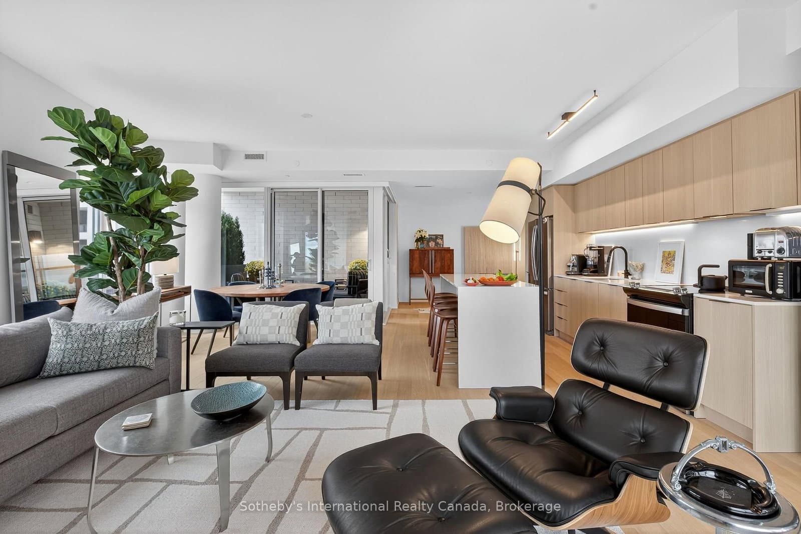 31 Huron Street, Unit 224 thumbnail 17