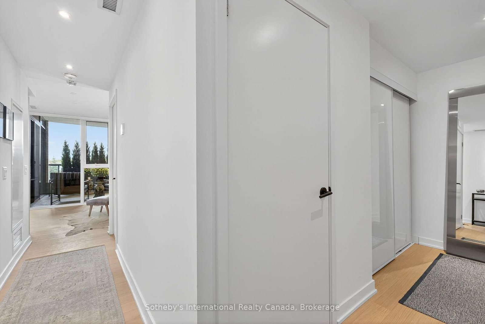 31 Huron Street, Unit 224 thumbnail 3