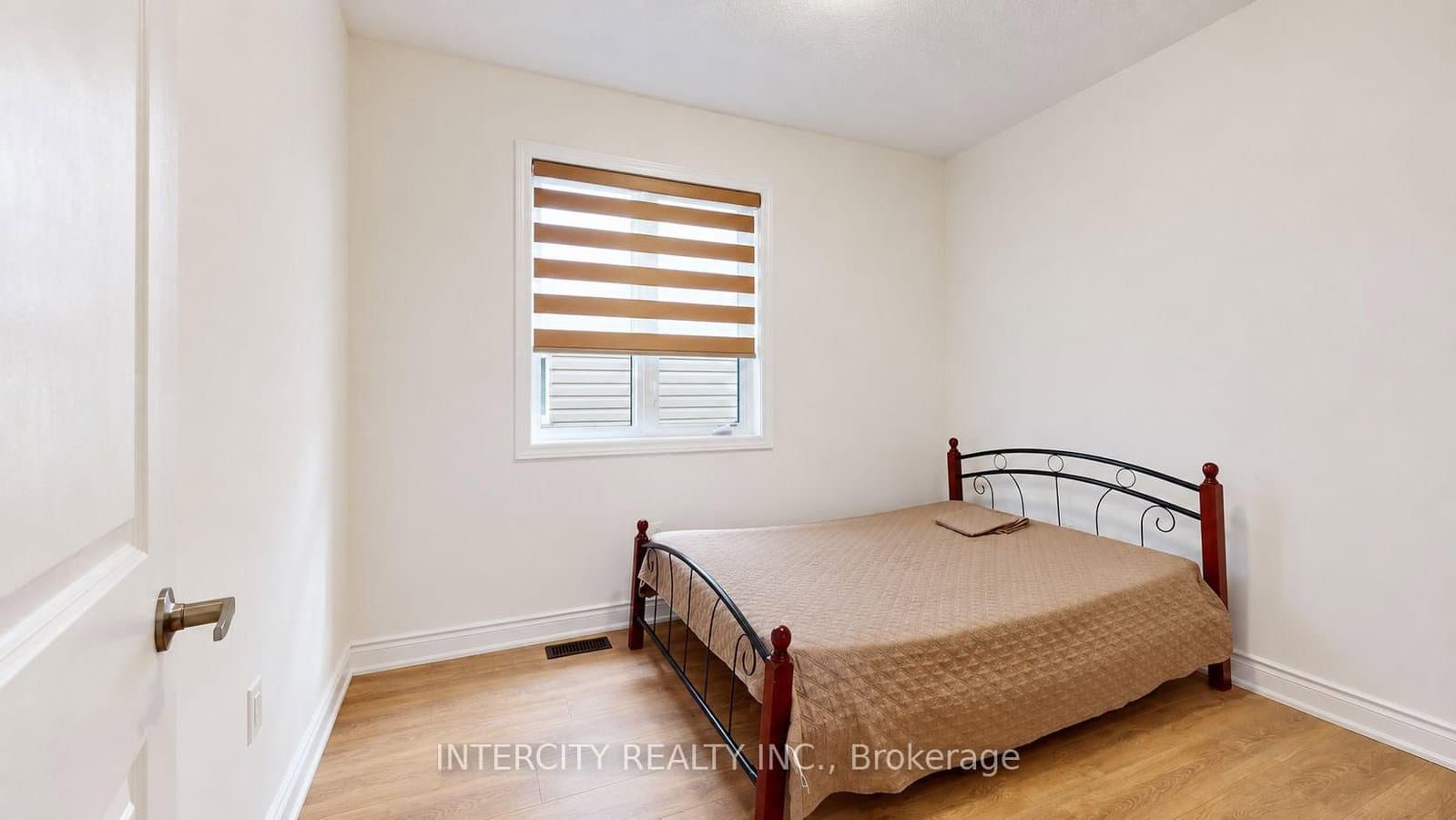 17 Union Boulevard thumbnail 37