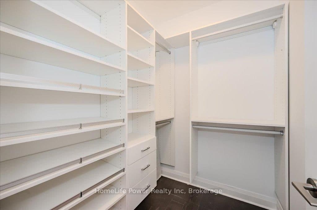 1 Hurontario Street, Unit 2001 thumbnail 11