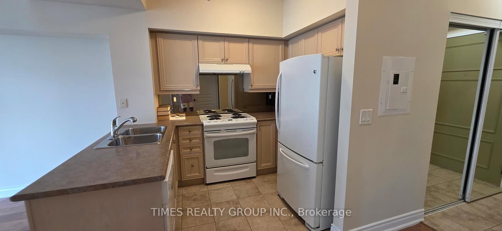 3 Marine Parade Drive, Unit 1705 thumbnail 11