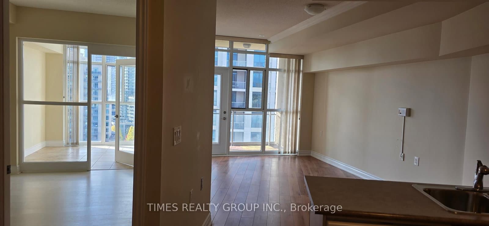 3 Marine Parade Drive, Unit 1705 thumbnail 3