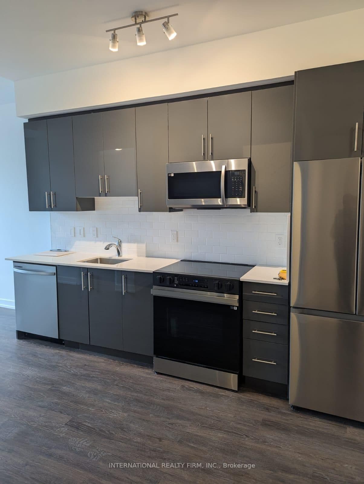556 MARLEE Avenue, Unit 102 thumbnail 3