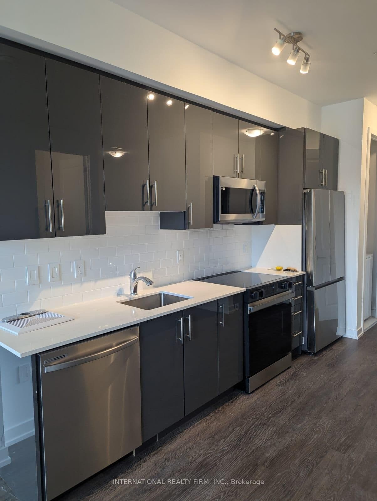 556 MARLEE Avenue, Unit 102 thumbnail 4