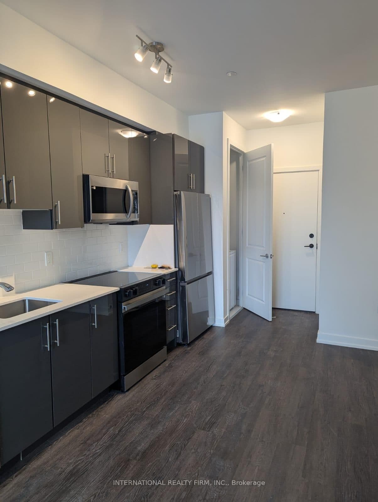 556 MARLEE Avenue, Unit 102 thumbnail 6