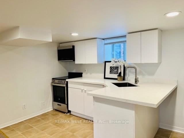 27 Oakview Avenue, Unit Bsmt thumbnail 3