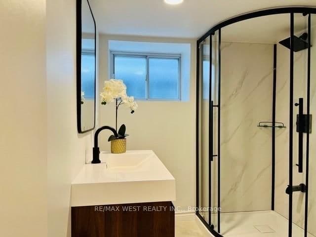 27 Oakview Avenue, Unit Bsmt thumbnail 8