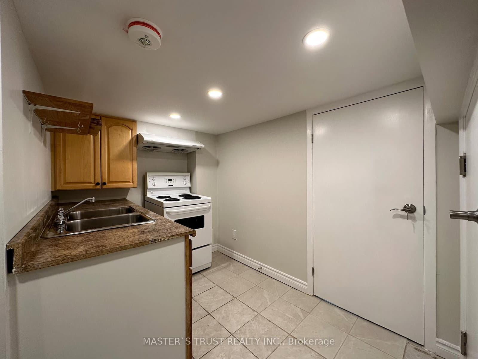 151 Dynevor Road, Unit Lower thumbnail 2