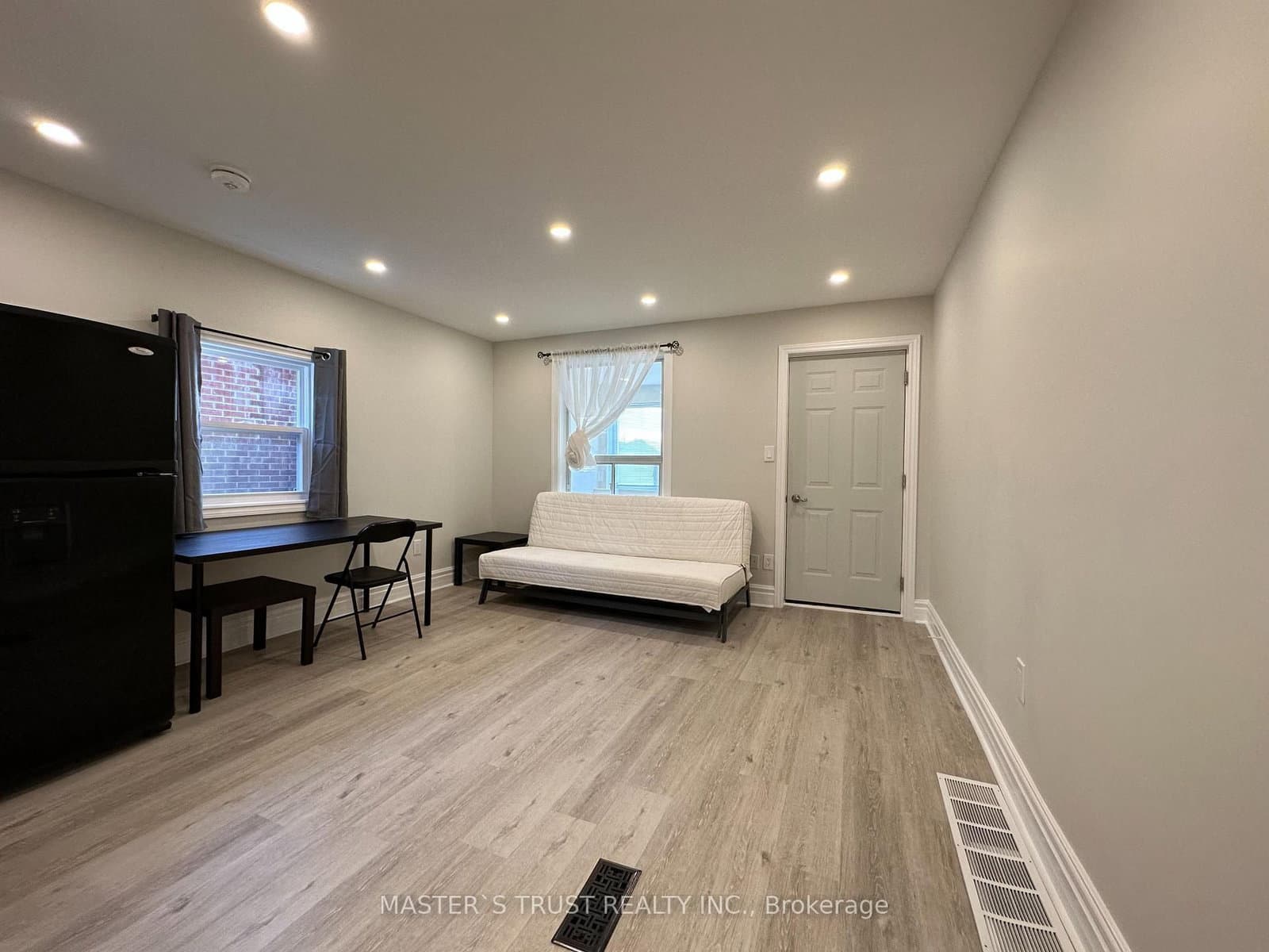 151 Dynevor Road, Unit Main thumbnail 4