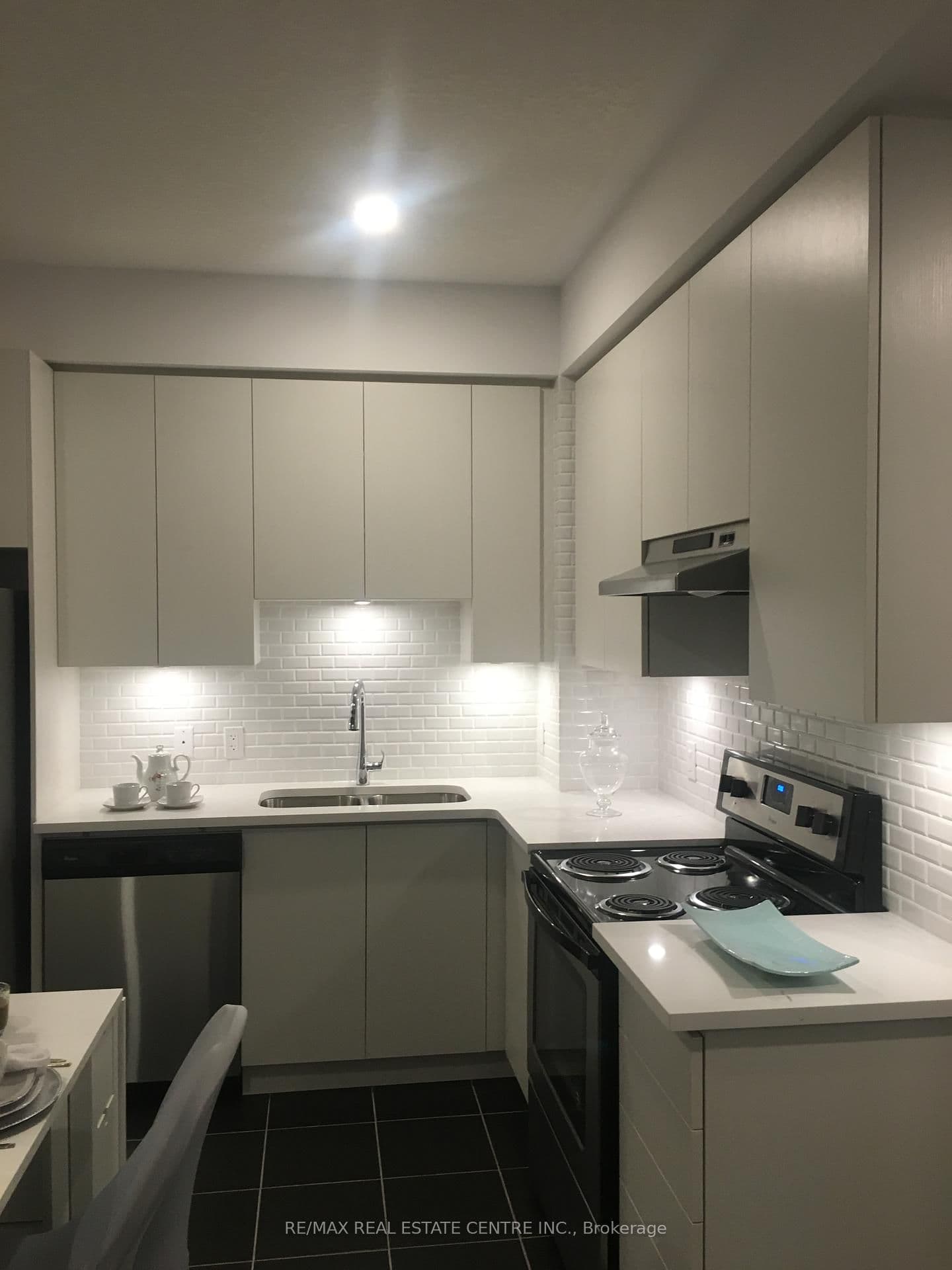 2490 Old Bronte Road, Unit 402 thumbnail 2