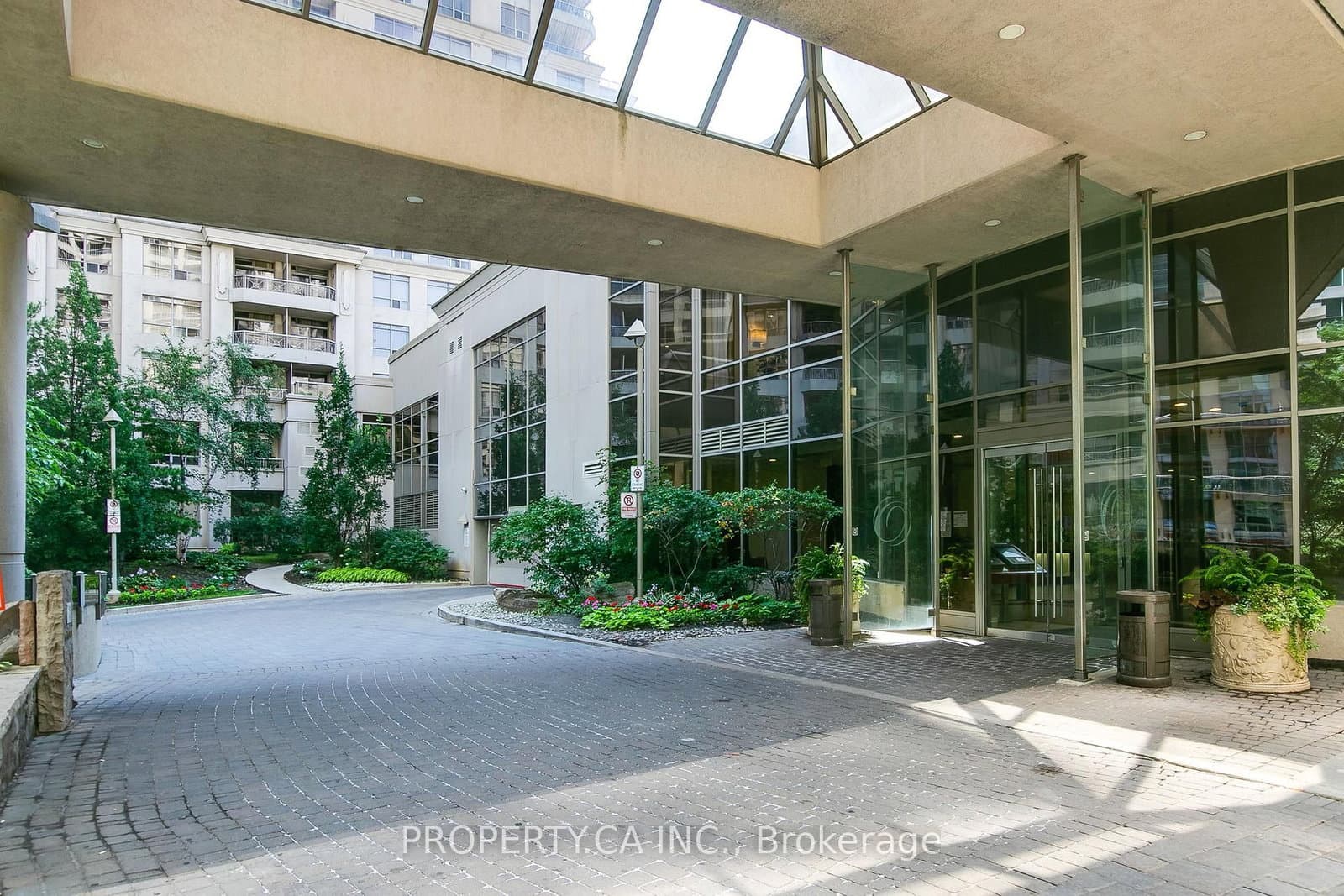 3880 Duke Of York Boulevard, Unit 2804 thumbnail 4