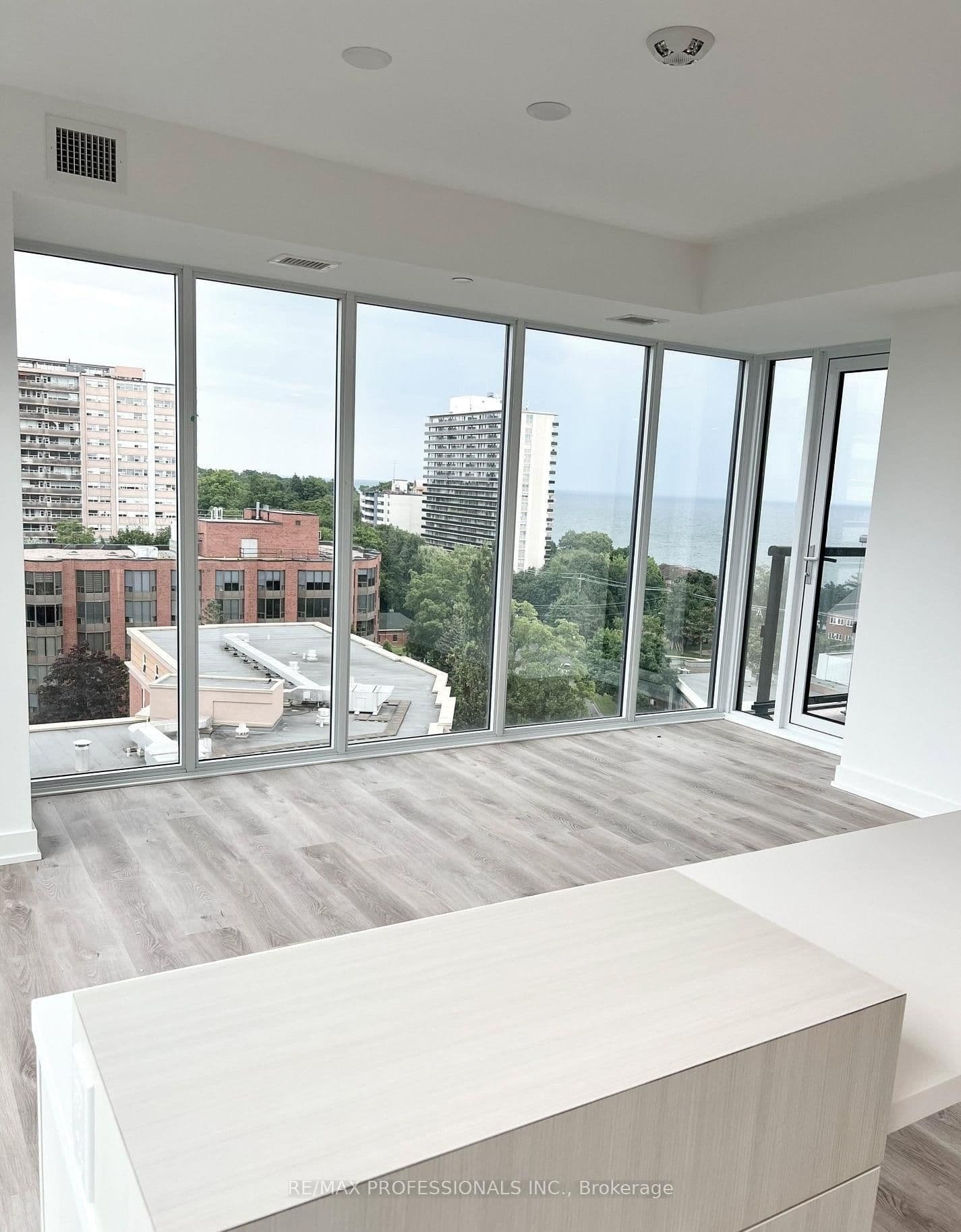 370 Martha Street, Unit 802 thumbnail 20